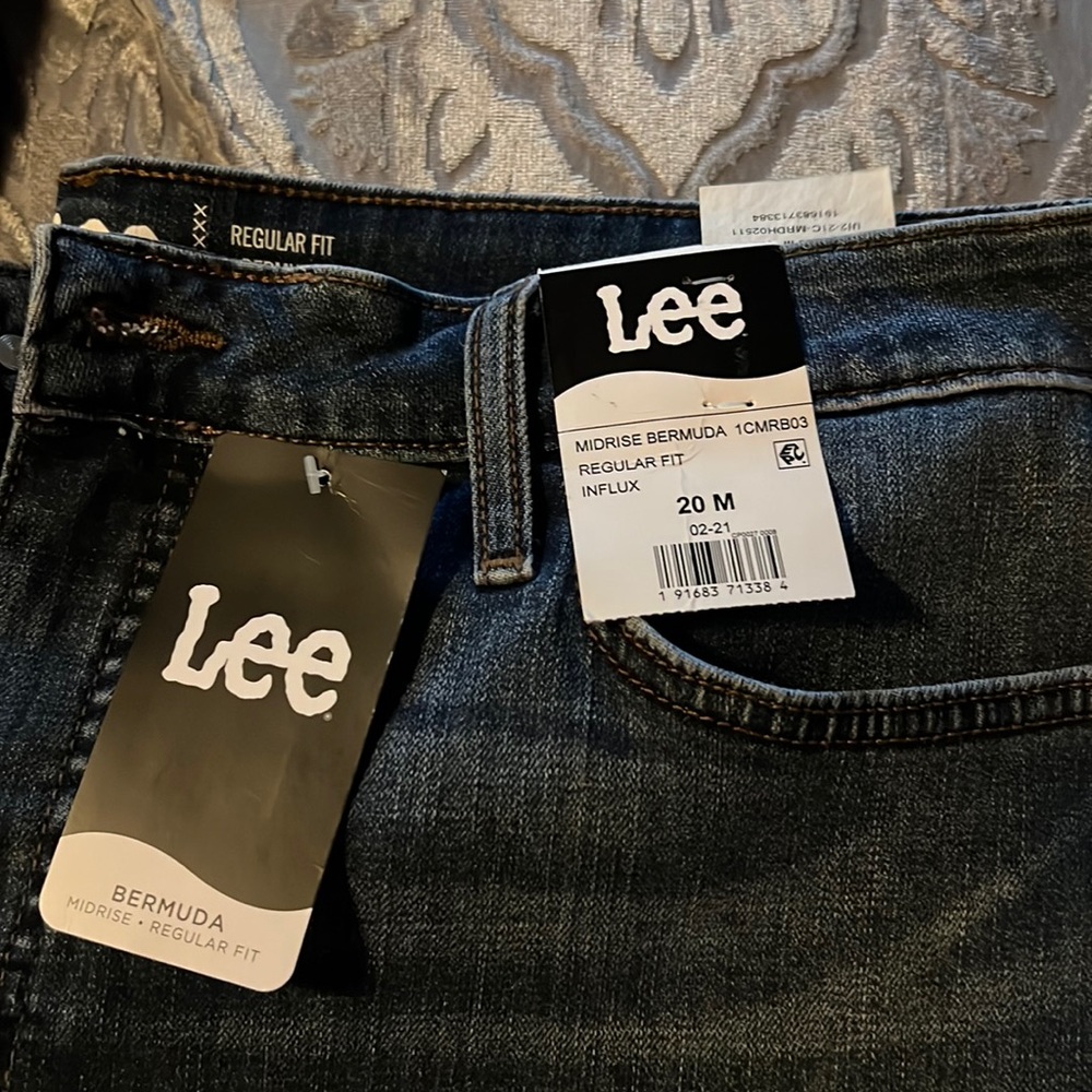Womens Lee Bermuda Jean shorts size 20